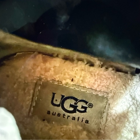 UGG woman’s Black Leather ankle boots size 9 suede - Picture 6 of 6